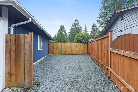 Exterior - 6132 137th St SE, Everett, WA 98208 photo 6 of 6
