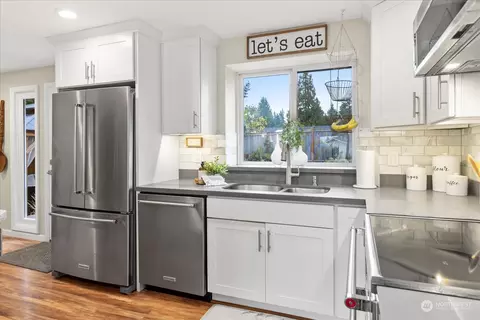 Kitchen - 6132 137th St SE, Everett, WA 98208 photo 3 of 5