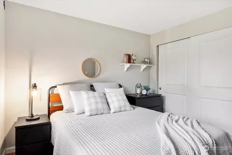 Bedroom - 6132 137th St SE, Everett, WA 98208 photo 4 of 4