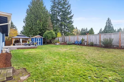 Exterior - 6132 137th St SE, Everett, WA 98208 photo 5 of 6