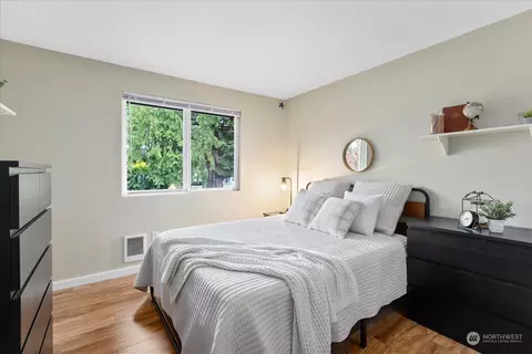 Bedroom - 6132 137th St SE, Everett, WA 98208 photo 3 of 4