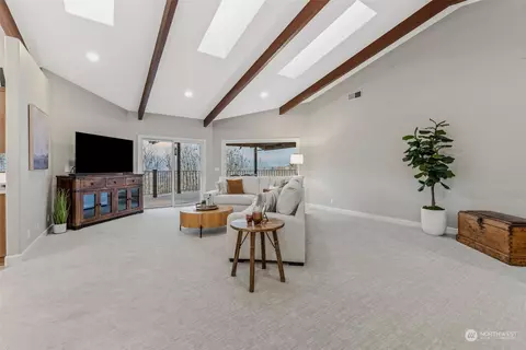 Living - 235 SW 14th St, Gresham, OR 97080 photo 2 of 3