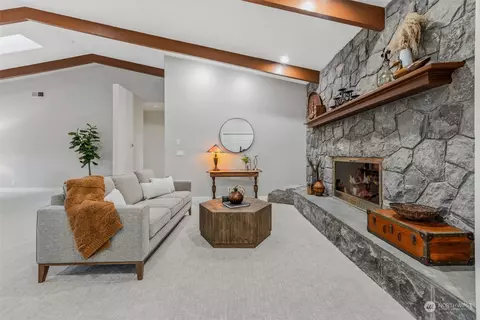 Living - 235 SW 14th St, Gresham, OR 97080 photo 1 of 3