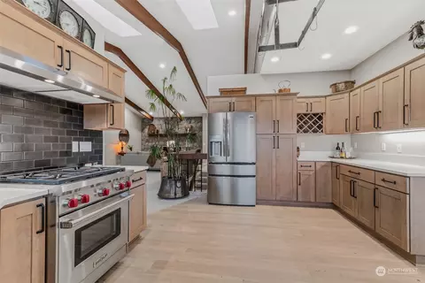 Kitchen - 235 SW 14th St, Gresham, OR 97080 photo 2 of 5