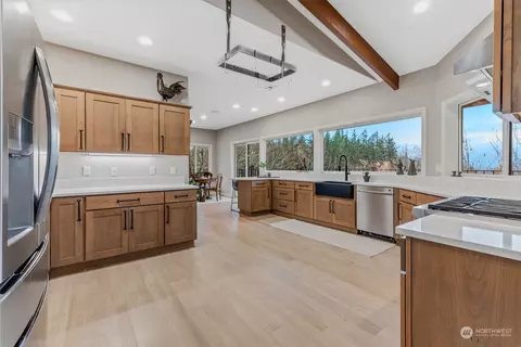 Kitchen - 235 SW 14th St, Gresham, OR 97080 photo 3 of 5