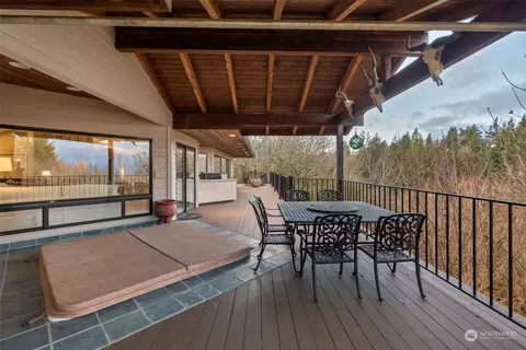 Exterior - 235 SW 14th St, Gresham, OR 97080 photo 5 of 9