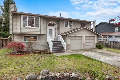 2518 20th St SE, Puyallup, WA 98374