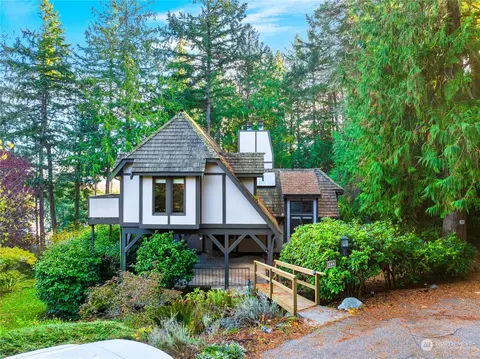 265 Quillayute Pl, La Conner, WA 98257