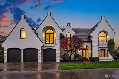 8443 NE Woodland Cove Dr, Kirkland, WA 98034