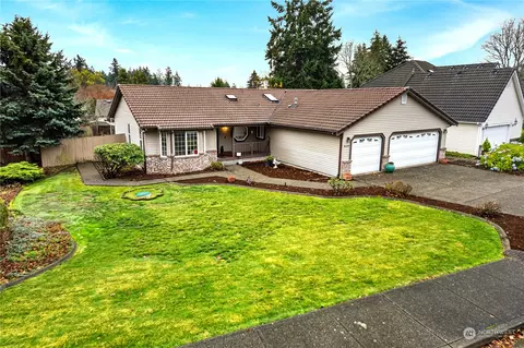 9135 Classic Dr NE, Lacey, WA 98516
