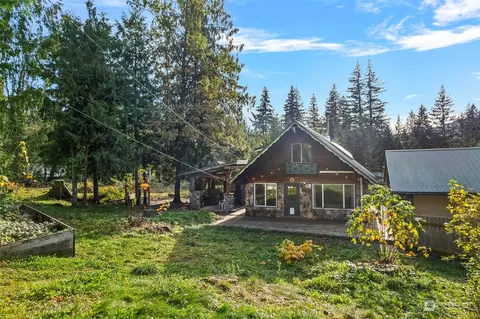 7957 Santa Fe Trl, Maple Falls, WA 98266