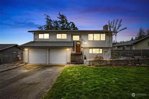829 SW 3rd Ave, Oak Harbor, WA 98277