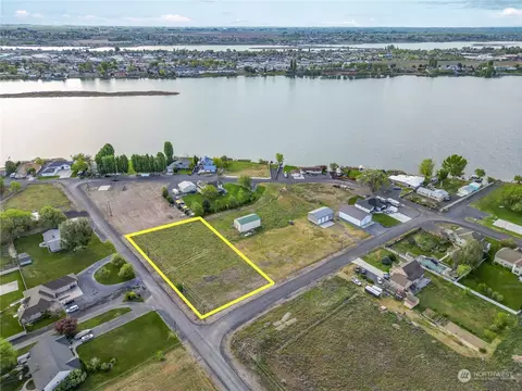 8289 NE Teal Rd, Moses Lake, WA 98837