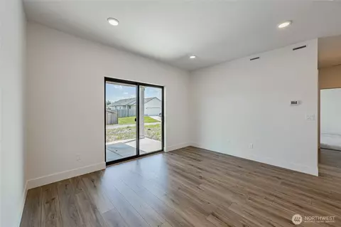 Living - 406 Pagget Ave, Winlock, WA 98596 photo 2 of 2