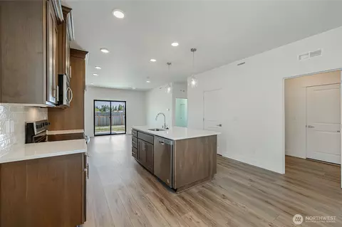 Kitchen - 406 Pagget Ave, Winlock, WA 98596 photo 3 of 4