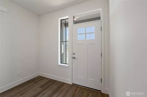 Entry Way - 406 Pagget Ave, Winlock, WA 98596 photo 2 of 3