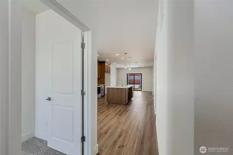 Entry Way - 406 Pagget Ave, Winlock, WA 98596 photo 3 of 3