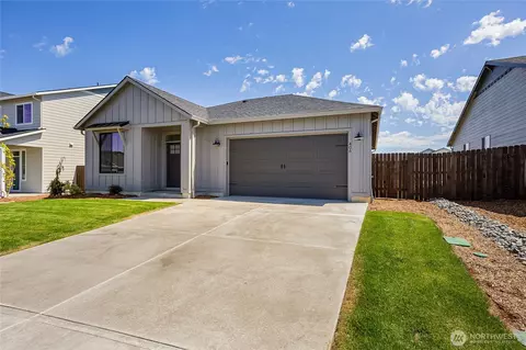 Exterior - 406 Pagget Ave, Winlock, WA 98596 photo 3 of 8
