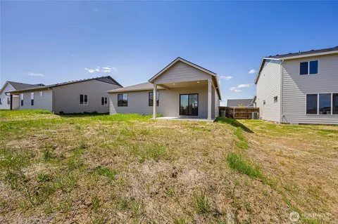 Exterior - 406 Pagget Ave, Winlock, WA 98596 photo 6 of 8