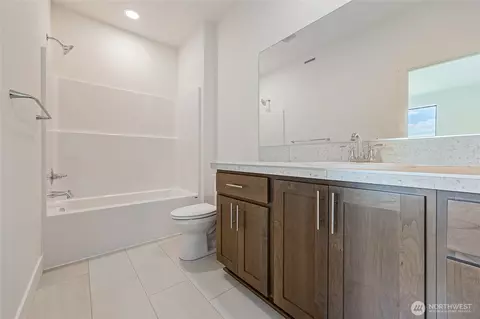 Bath - 406 Pagget Ave, Winlock, WA 98596 photo 2 of 2