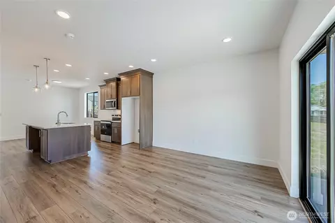 Living - 406 Pagget Ave, Winlock, WA 98596 photo 1 of 2