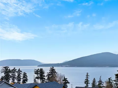 3717 W 3rd St, Anacortes, WA 98221