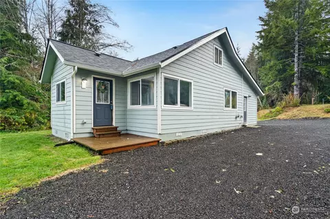 446 Ocean Beach Rd, Hoquiam, WA 98550
