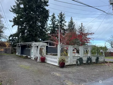 131 Wilcox Ln, Sequim, WA 98382