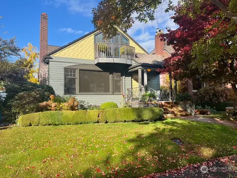 7249 W Green Lake Dr N, Seattle, WA 98103