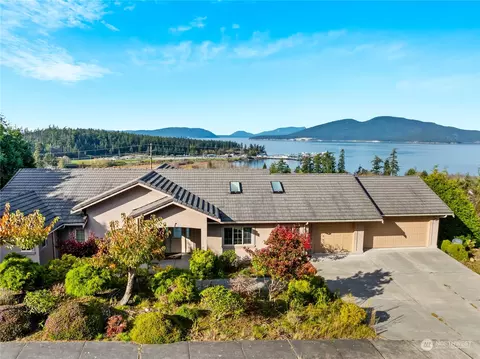 4800 Harbor View Pl, Anacortes, WA 98221