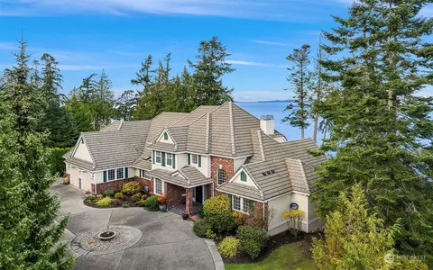 691 Tillicum Way, Camano Island, WA 98282