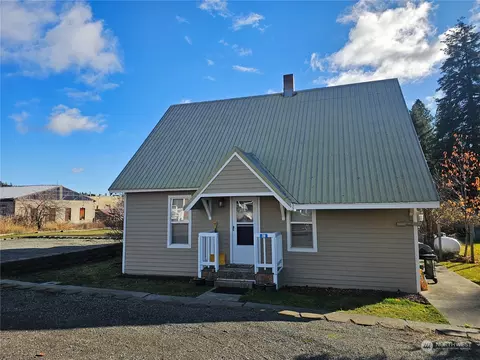 208 W Washington Ave, Roslyn, WA 98941