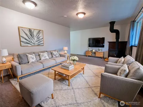 122 Raintree Loop SE, Rainier, WA 98576 photo 2