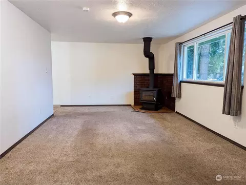 122 Raintree Loop SE, Rainier, WA 98576 photo 4