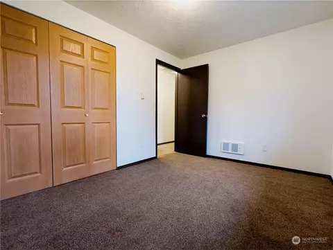 122 Raintree Loop SE, Rainier, WA 98576 photo 19