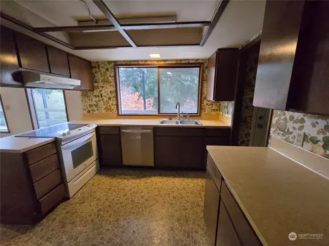 Kitchen - 141 Madrona Ter, Sequim, WA 98382 photo 1 of 4