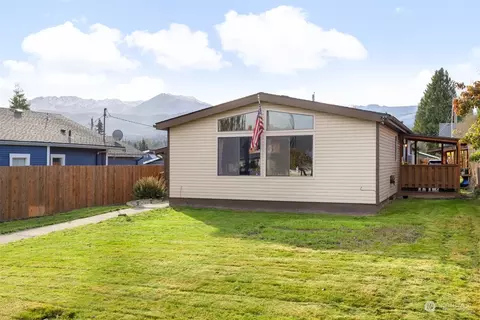 1014 W 11th St, Port Angeles, WA 98363