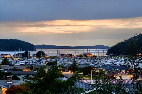 5105 Macbeth Dr, Anacortes, WA 98221