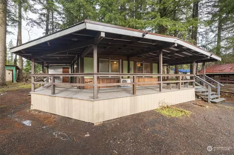 8547 Bluebell Ct, Maple Falls, WA 98266