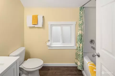 Bath - 3113 Oakes Ave, Everett, WA 98201 photo 2 of 2