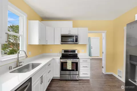 Kitchen - 3113 Oakes Ave, Everett, WA 98201 photo 1 of 4