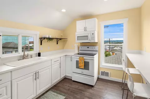 Kitchen - 3113 Oakes Ave, Everett, WA 98201 photo 4 of 4