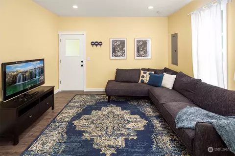 Living - 3113 Oakes Ave, Everett, WA 98201 photo 2 of 2
