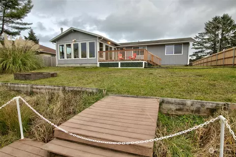 630 Wolf Ct SE, Ocean Shores, WA 98569