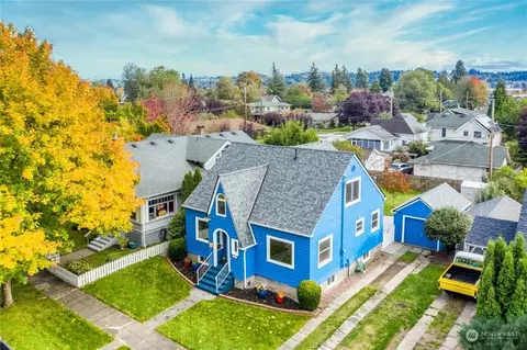 310 7th Ave NW, Puyallup, WA 98371
