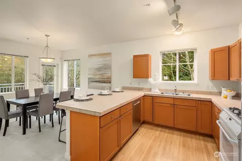 Kitchen - 17432 Bothell Way NE #B-206, Bothell, WA 98011 photo 3 of 4