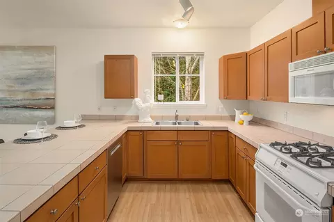 Kitchen - 17432 Bothell Way NE #B-206, Bothell, WA 98011 photo 4 of 4