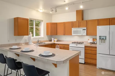 Kitchen - 17432 Bothell Way NE #B-206, Bothell, WA 98011 photo 1 of 4
