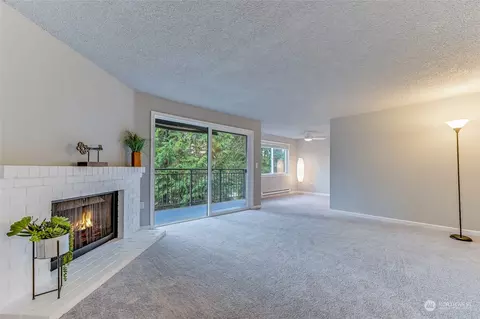12719 NE 116th St #E204, Kirkland, WA 98034
