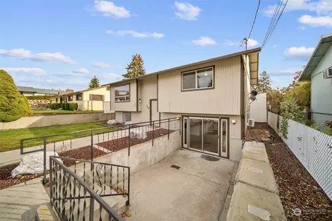 306 Leslie Way #A&B, East Wenatchee, WA 98802
